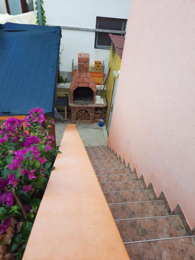 Anita Apartment วีร์ ภายนอก รูปภาพ